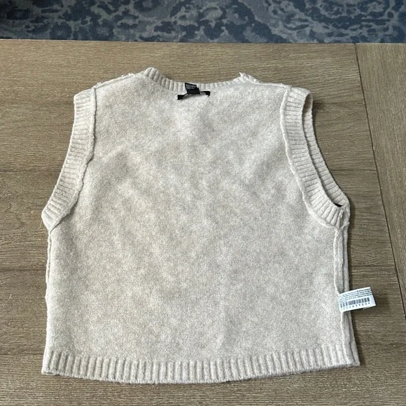 Forever 21 cropped sweater vest size large NWT - Picture 5 of 6